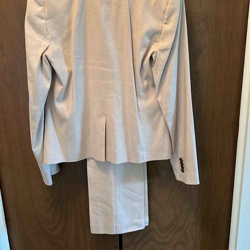 Suit - Picture 2 of 9